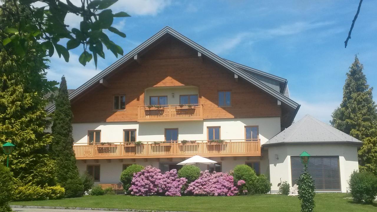 Pension Kreuzinger, 5310 Tiefgraben Exterior photo